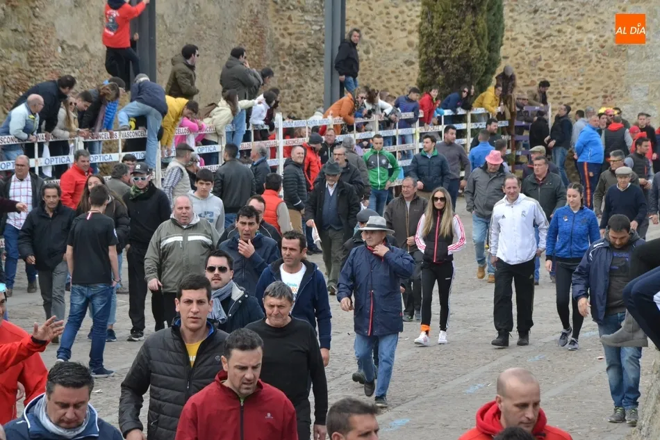 Foto 6 - Un encierro fugaz y casi compacto da paso a una buena capea que incluy&oacute; dos puertas gayolas  