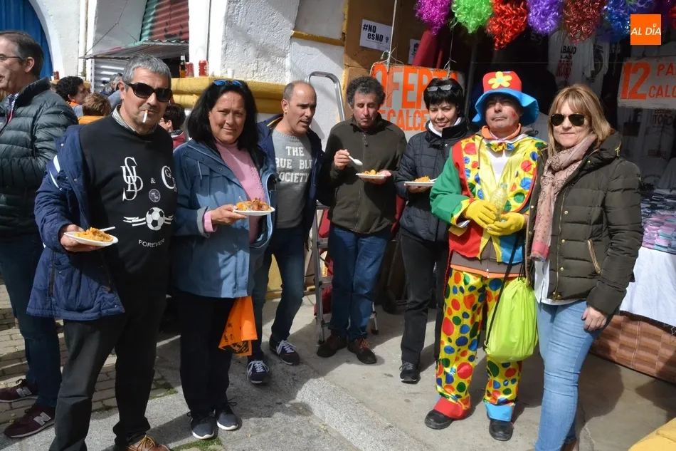 Foto 2 - Las pe&ntilde;as de la Plazuela del Buen Alcalde invitan a comer un a&ntilde;o m&aacute;s patatas mene&aacute;s  