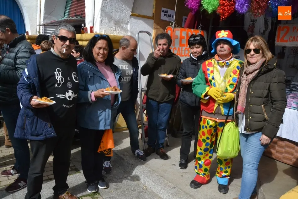 Foto 3 - Las pe&ntilde;as de la Plazuela del Buen Alcalde invitan a comer un a&ntilde;o m&aacute;s patatas mene&aacute;s  