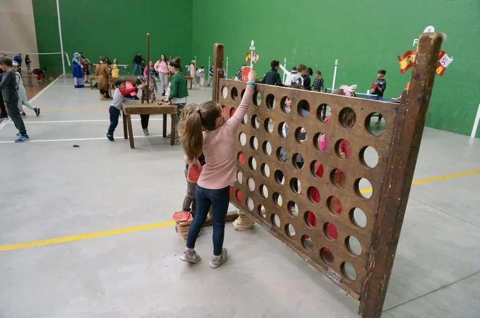 Foto 10 - El Parque de Juegos llena de diversi&oacute;n y disfraces el pabell&oacute;n de Villares de la Reina