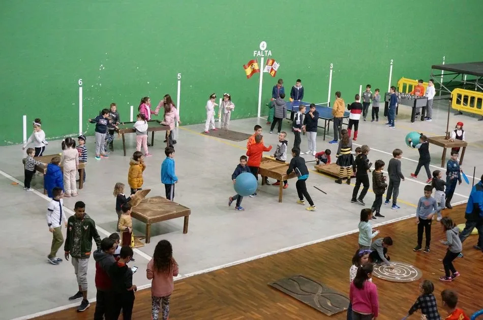 Foto 8 - El Parque de Juegos llena de diversi&oacute;n y disfraces el pabell&oacute;n de Villares de la Reina