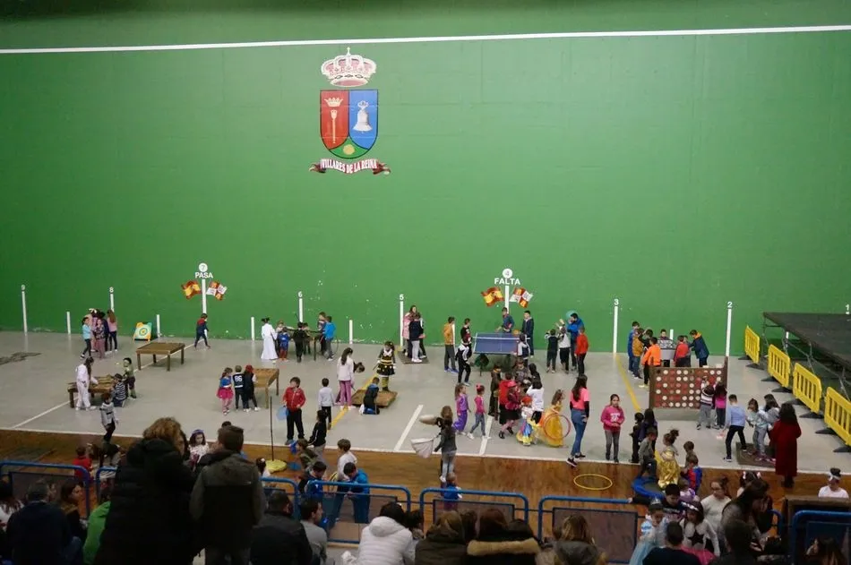 Foto 6 - El Parque de Juegos llena de diversi&oacute;n y disfraces el pabell&oacute;n de Villares de la Reina