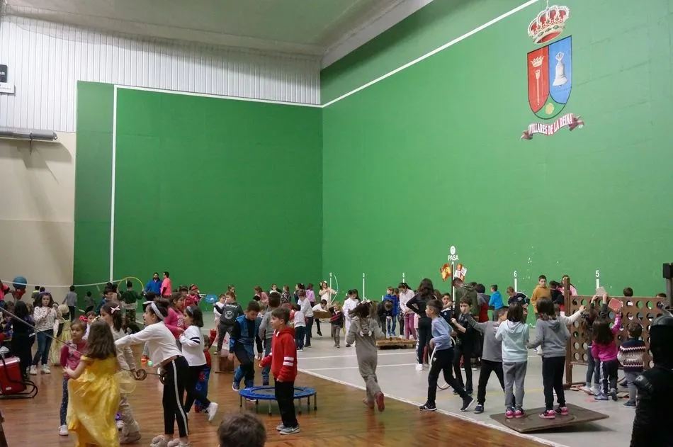 Foto 5 - El Parque de Juegos llena de diversi&oacute;n y disfraces el pabell&oacute;n de Villares de la Reina