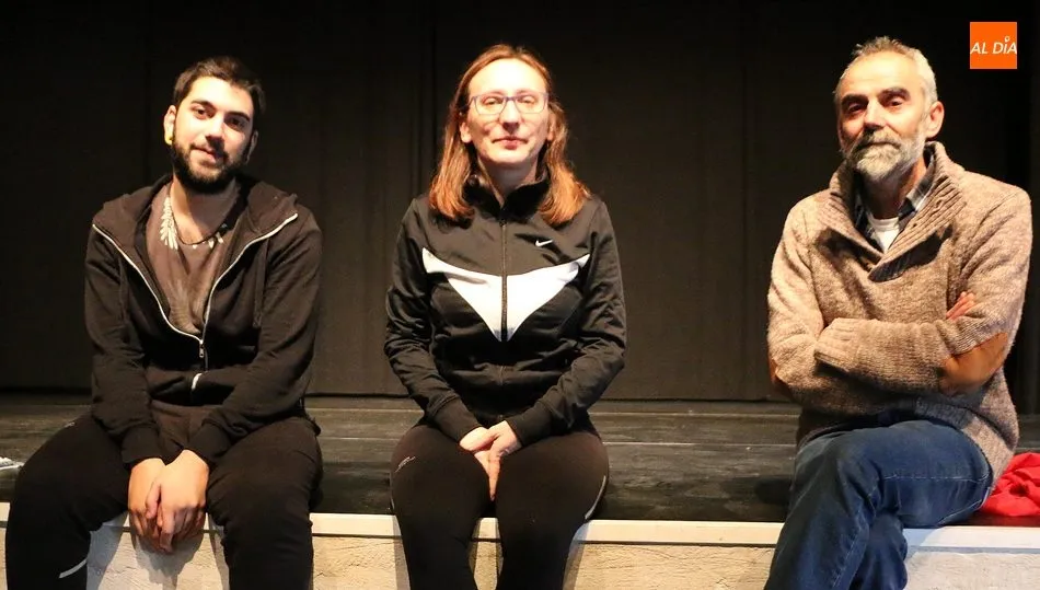 De iz. a der., Eduardo Joaquín, Raquel García y Juan Jesús Delgado en la presentación del programa / CORRAL