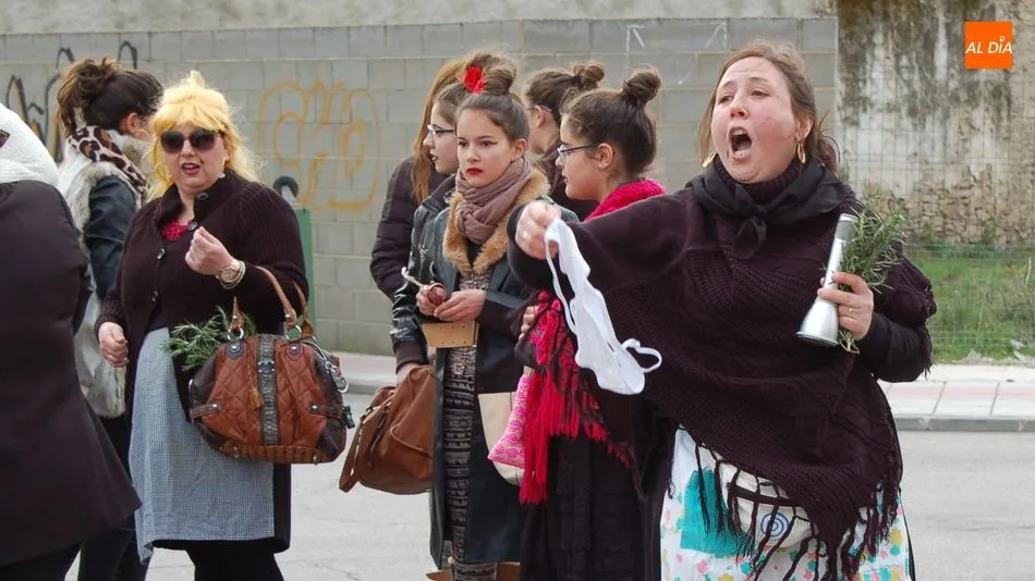 Foto 8 - Ni&ntilde;os y padres lucen divertidos disfraces en el Carnaval Infantil de Lumbrales