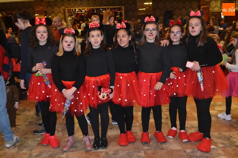 Foto 9 - Los m&aacute;s peque&ntilde;os y sus personajes favoritos protagonizan un animado baile infantil de Carnaval