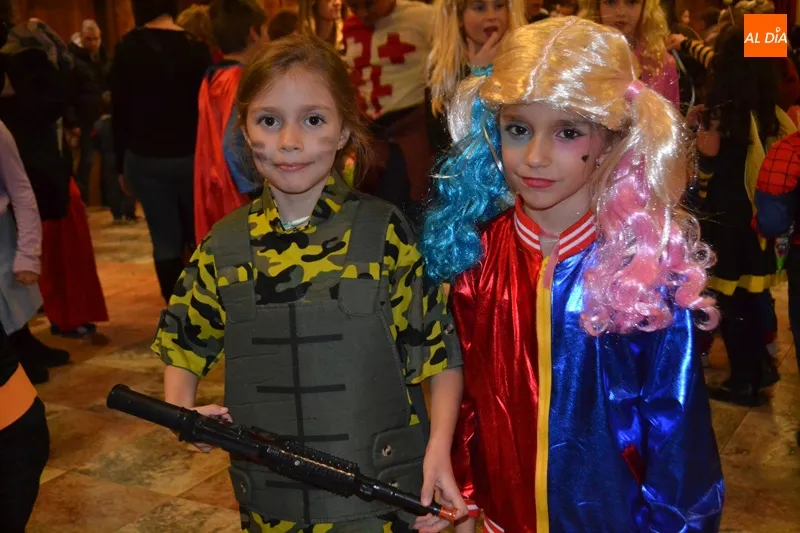 Foto 5 - Los m&aacute;s peque&ntilde;os y sus personajes favoritos protagonizan un animado baile infantil de Carnaval