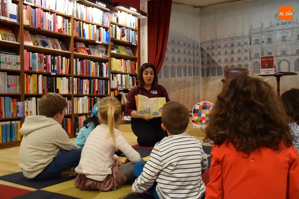 Foto 2 - La Librer&iacute;a Santos Ochoa inaugura el nuevo espacio infantil &lsquo;El ba&uacute;l de los cuentos&rsquo;
