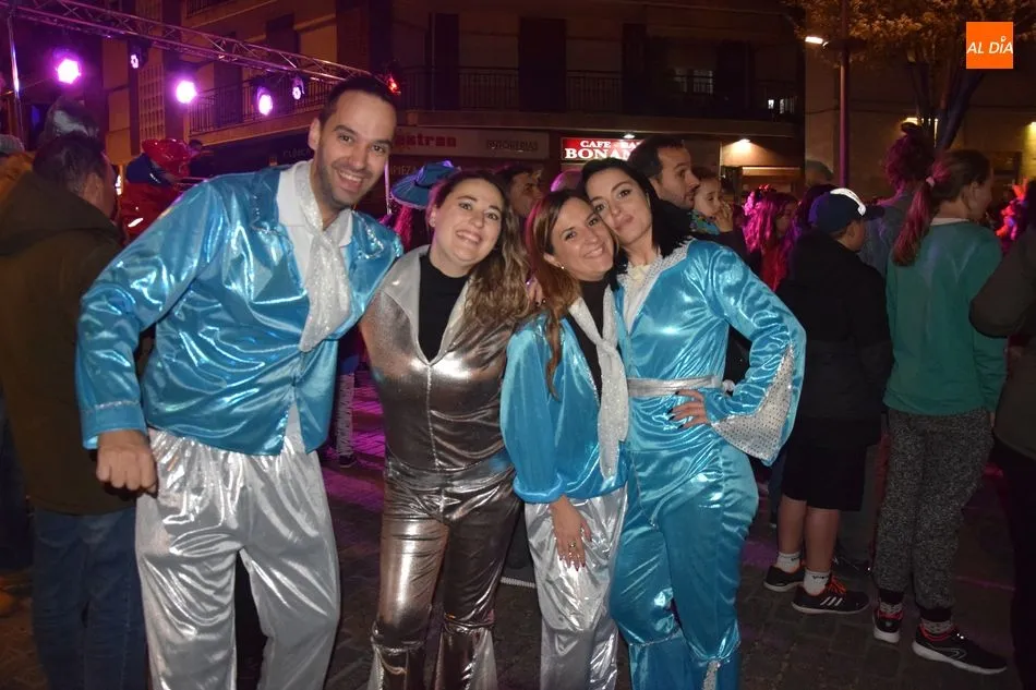 Foto 6 - Un gran desfile de Carnaval llena de color las calles del Barrio del Oeste  