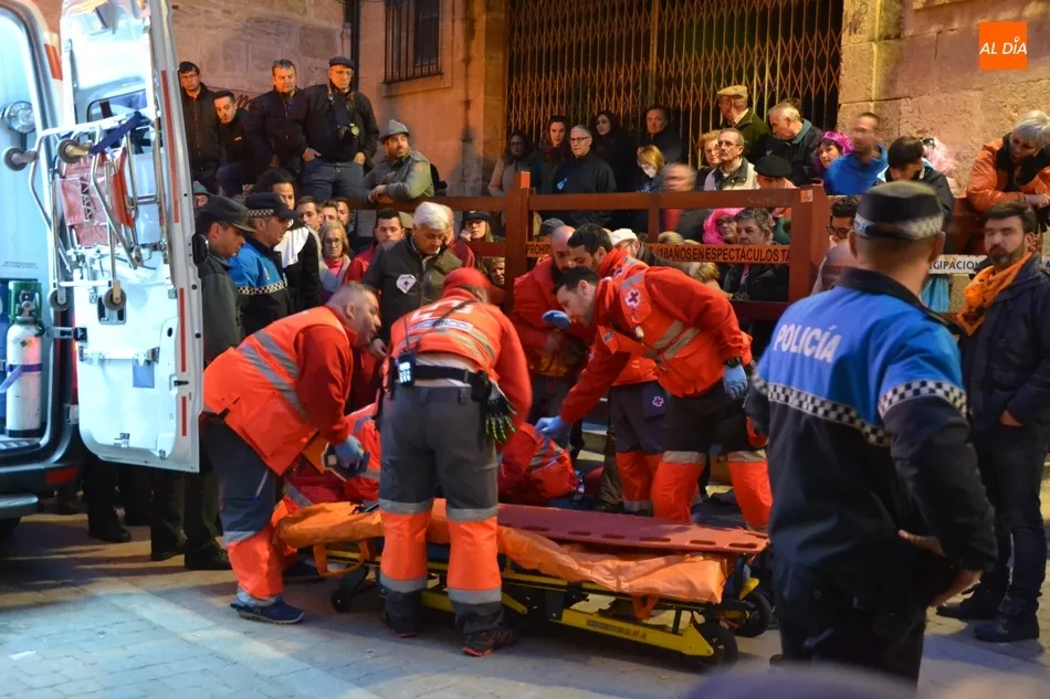 Foto 4 - Los astados de El Canario despiden una buena jornada taurina dejando un herido muy grave  