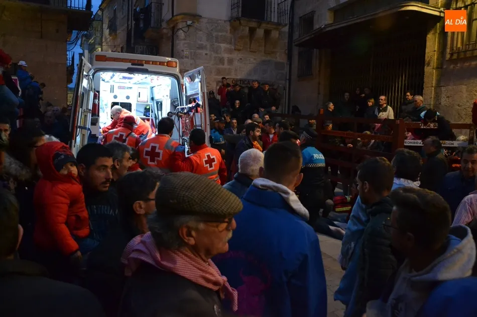 Foto 7 - Los astados de El Canario despiden una buena jornada taurina dejando un herido muy grave  