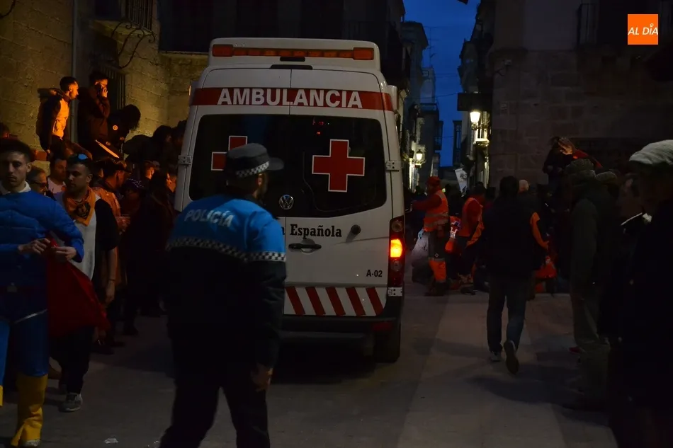 Foto 8 - Los astados de El Canario despiden una buena jornada taurina dejando un herido muy grave  