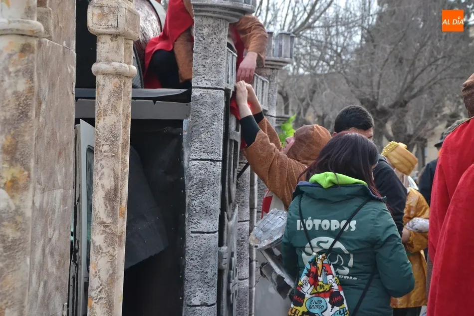 Foto 10 - El desfile de carrozas marca m&iacute;nimo con un &uacute;nico participante... que &lsquo;casi&rsquo; no sale  