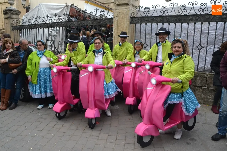 Foto 5 - El desfile de carrozas marca m&iacute;nimo con un &uacute;nico participante... que &lsquo;casi&rsquo; no sale  