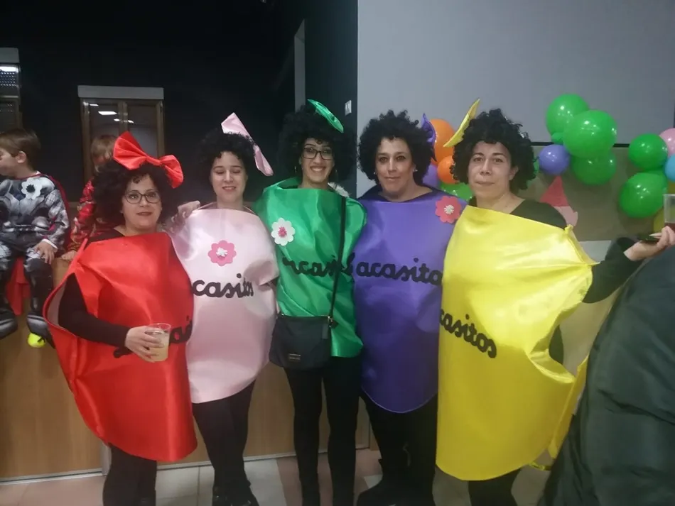 Foto 5 - Peque&ntilde;os y mayores disfrutan del carnaval