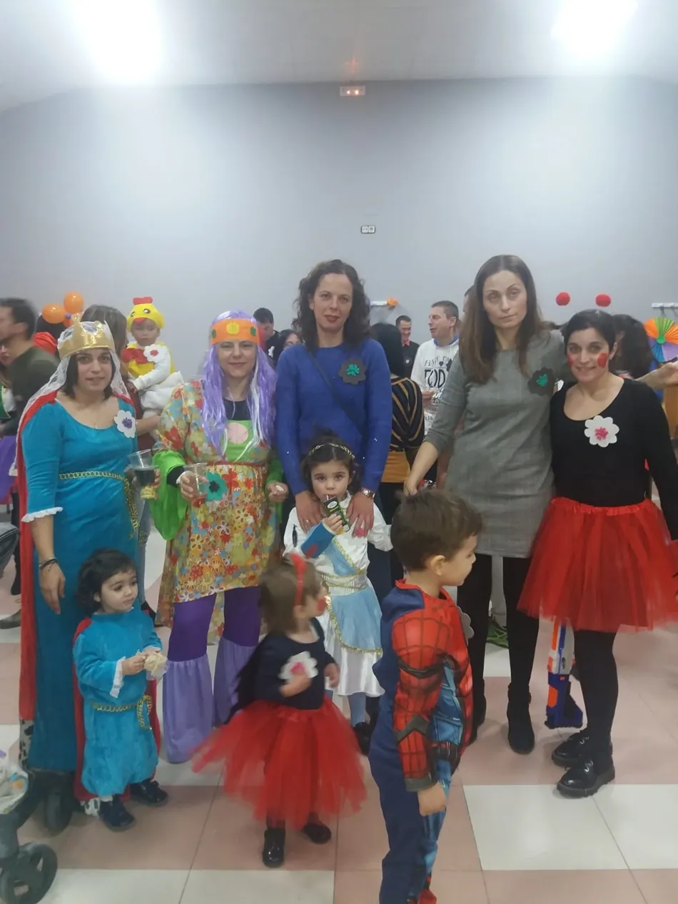 Foto 4 - Peque&ntilde;os y mayores disfrutan del carnaval