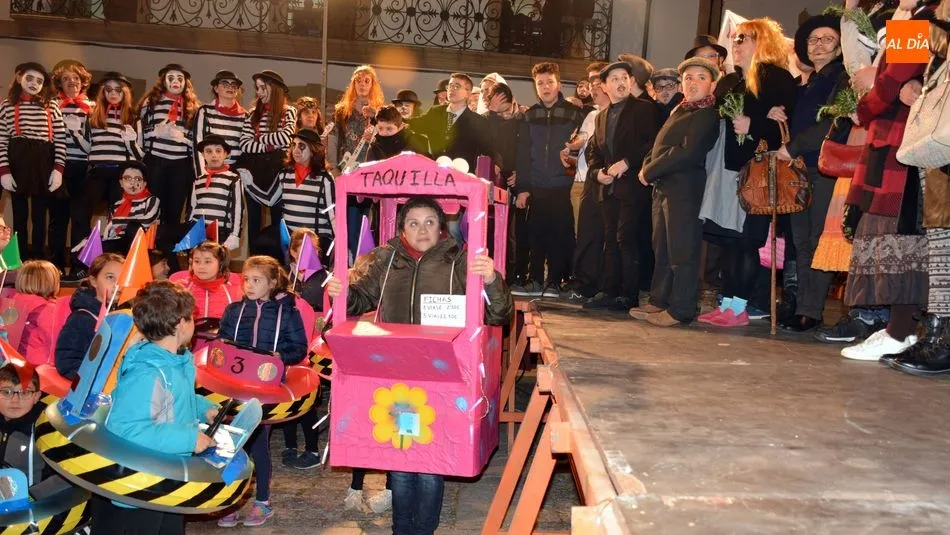 Foto 3 - Los &lsquo;Coches chocones&rsquo; ganan el concurso de disfraces del Carnaval de Lumbrales