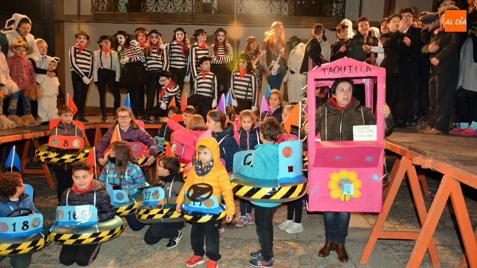 Foto 5 - Los &lsquo;Coches chocones&rsquo; ganan el concurso de disfraces del Carnaval de Lumbrales