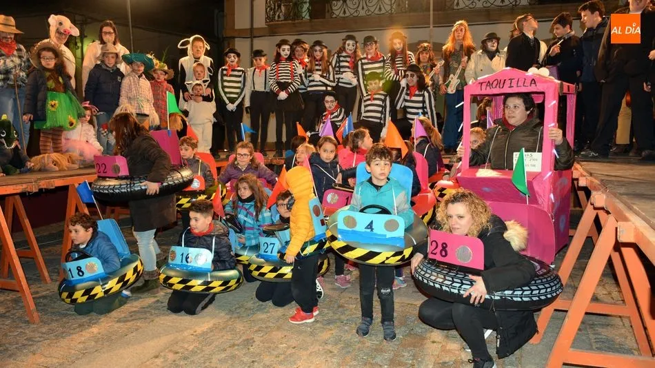 Foto 4 - Los &lsquo;Coches chocones&rsquo; ganan el concurso de disfraces del Carnaval de Lumbrales