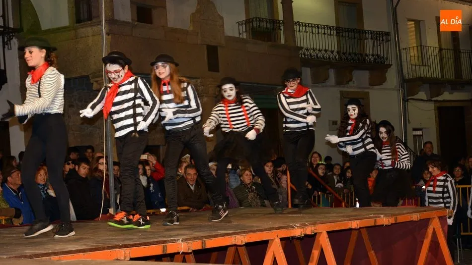 Foto 11 - Los &lsquo;Coches chocones&rsquo; ganan el concurso de disfraces del Carnaval de Lumbrales