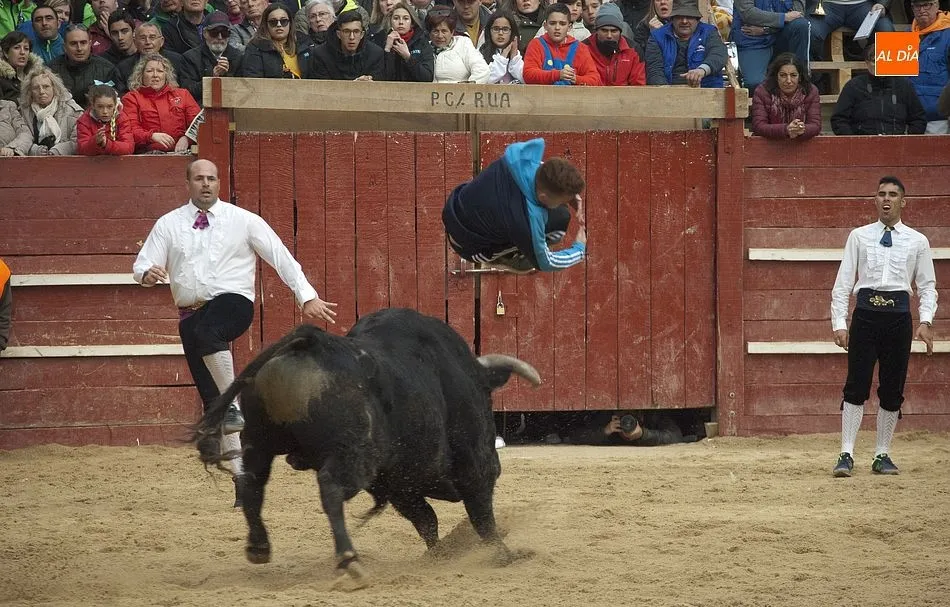 Foto 7 - El espect&aacute;culo de los recortes se hace de nuevo un hueco formal en la Plaza Mayor  