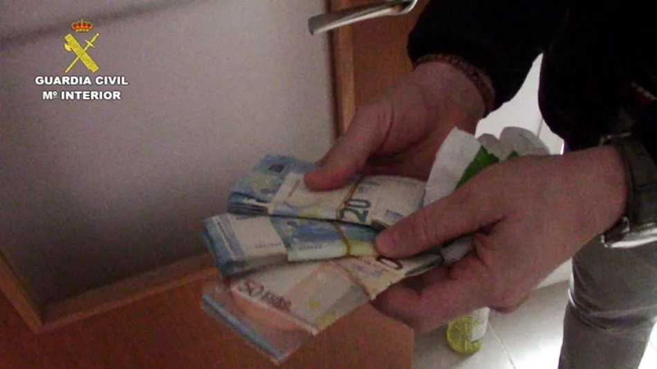 Foto 3 - Desarticulada una banda que extorsion&oacute; a 40 personas a trav&eacute;s de p&aacute;ginas de contactos, incluidas ...