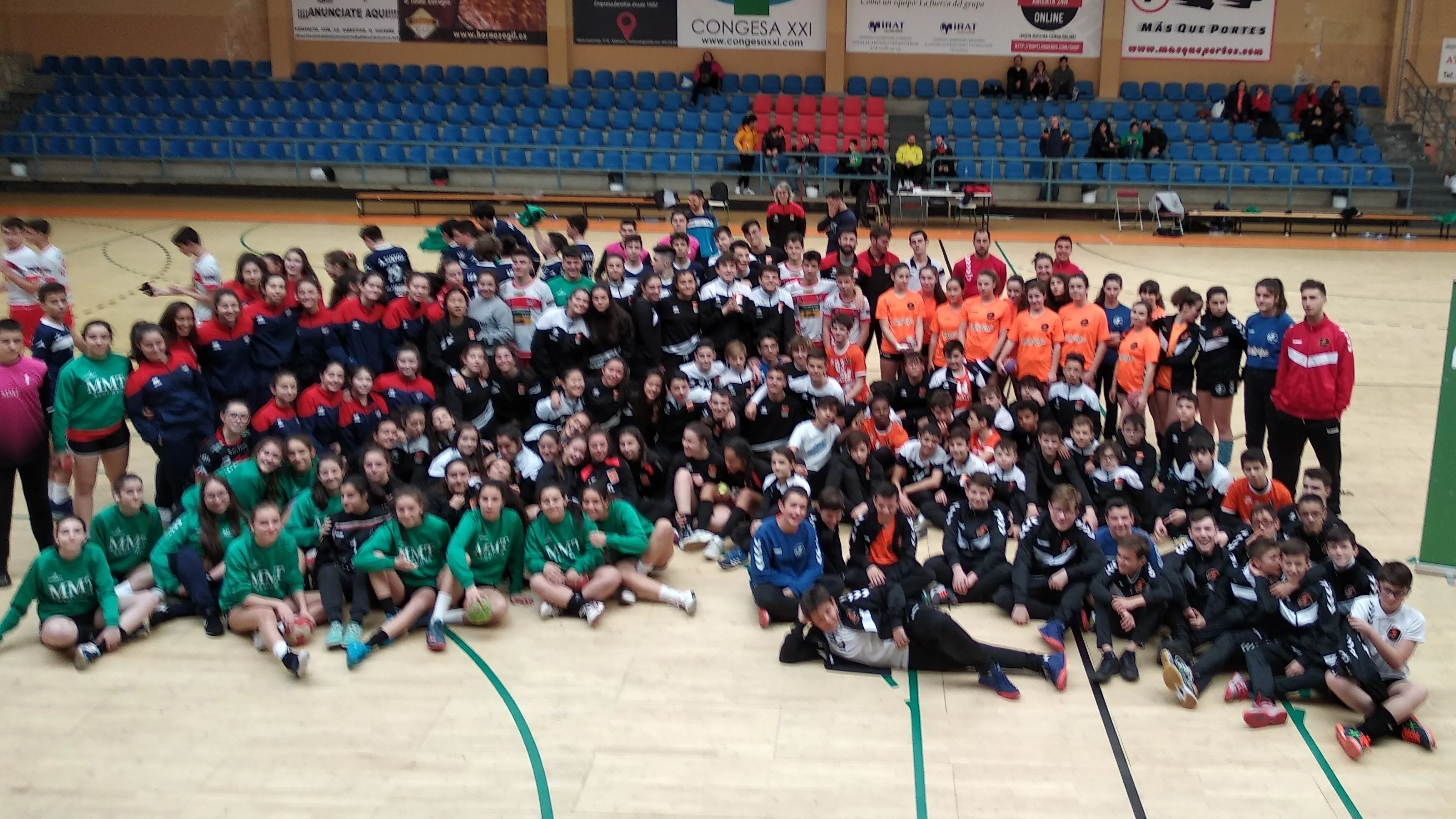 Foto de familia del evento