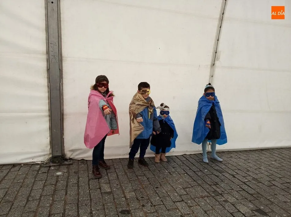 Foto 9 - Los talleres de carnaval anticipan el gran concurso de esta noche