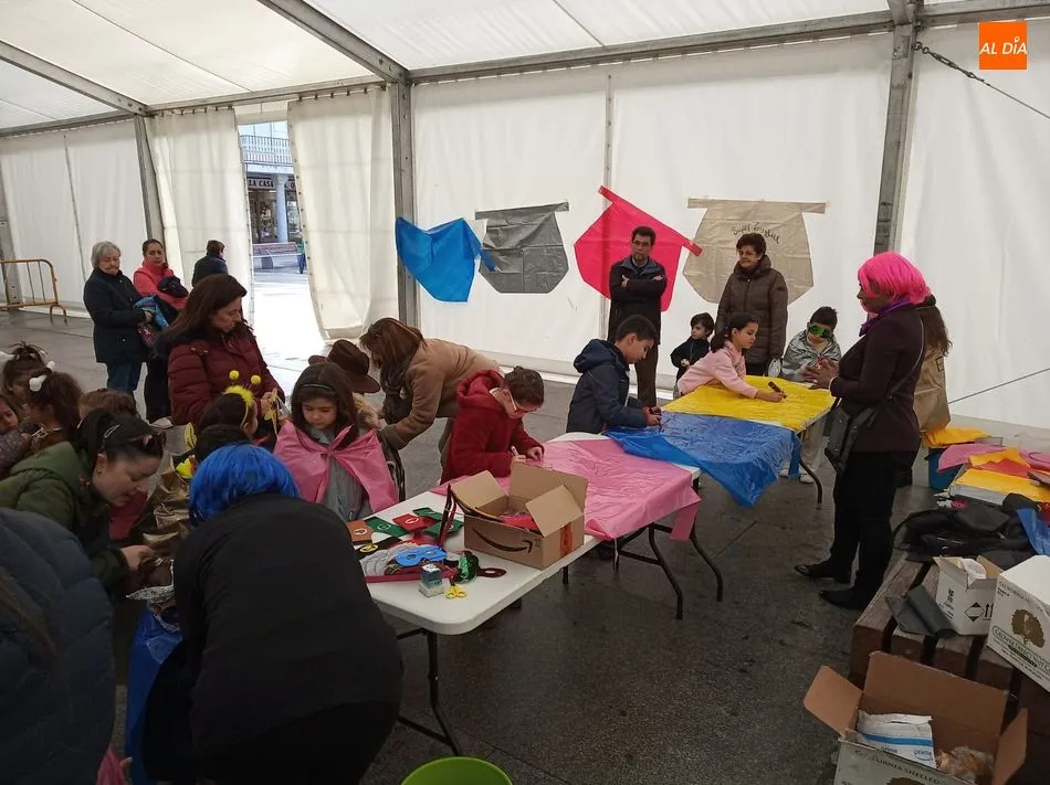 Foto 7 - Los talleres de carnaval anticipan el gran concurso de esta noche