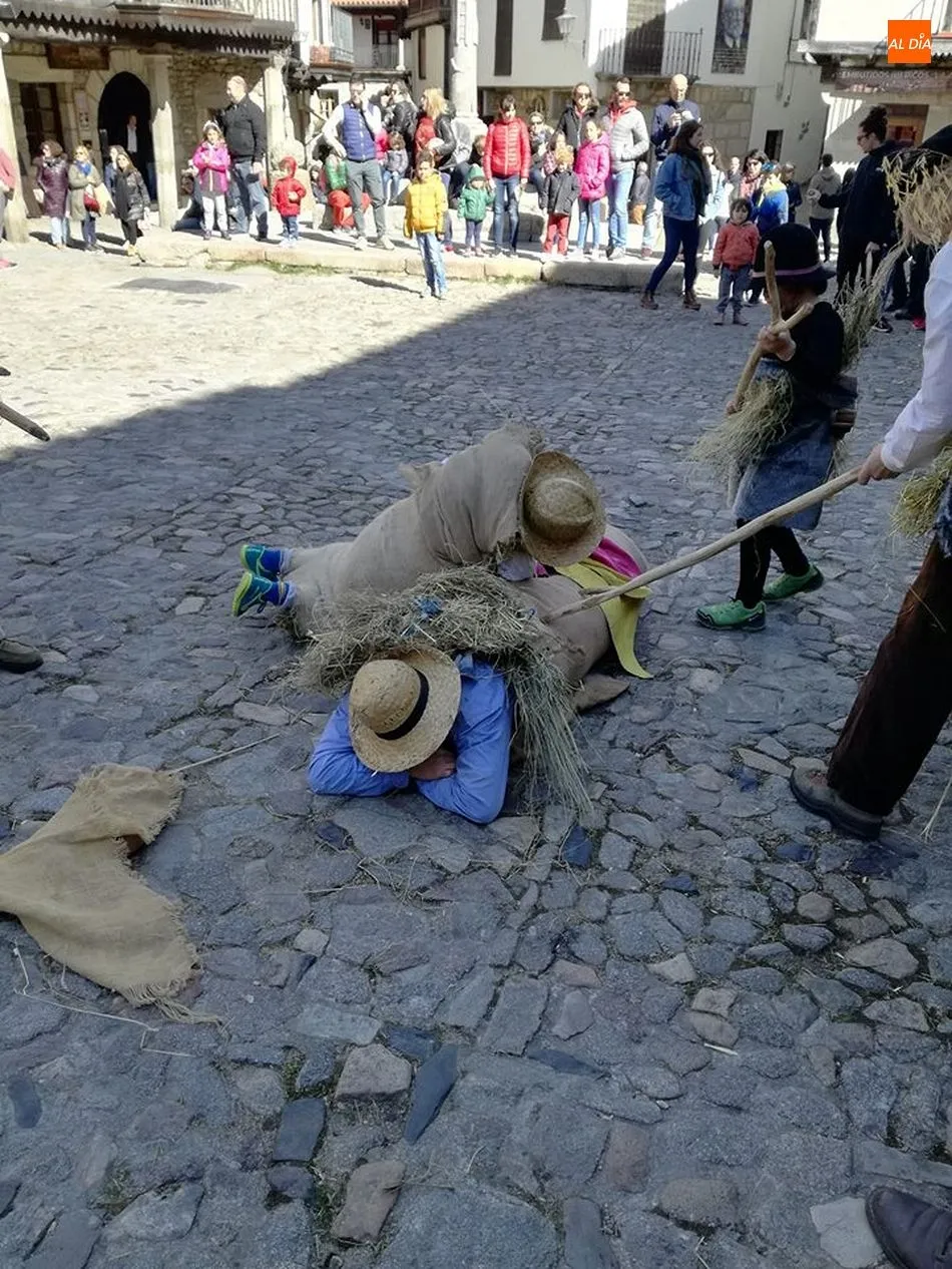 Foto 5 - Los tradicionales disfraces dan colorido al carnaval albercano