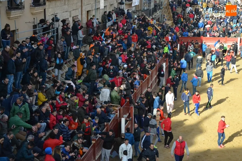 Foto 4 - Decepci&oacute;n con el Toro del Aguardiente al no llegar a salir de la Plaza Mayor  