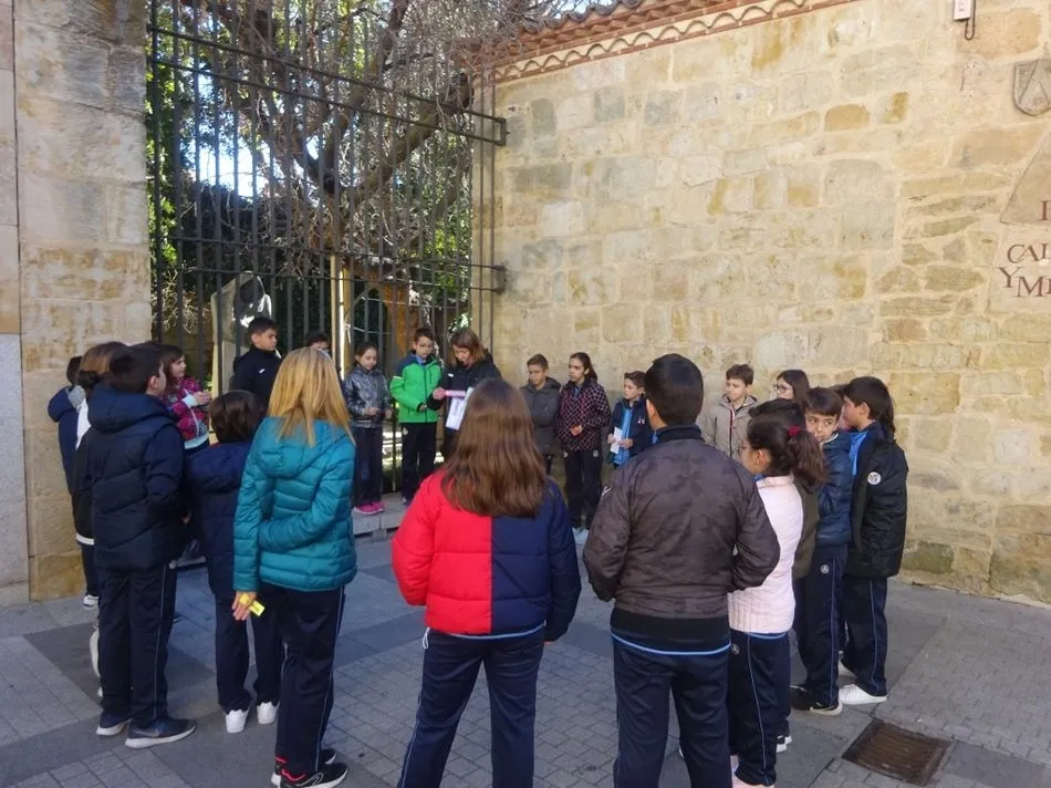 Foto 6 - Los alumnos del Colegio San Juan Bosco realizan un itinerario guiado en ingl&eacute;s por la ciudad  