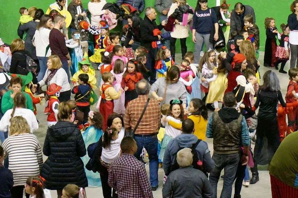 Foto 10 - &lsquo;Jolgorio del Bueno&rsquo; llena de diversi&oacute;n el Carnaval de Villares de la Reina