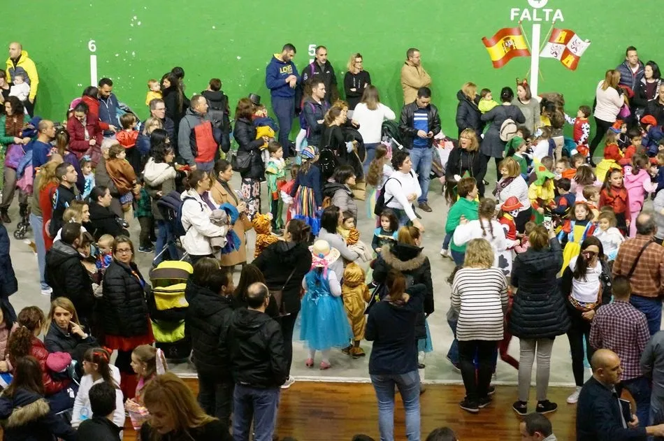 Foto 9 - &lsquo;Jolgorio del Bueno&rsquo; llena de diversi&oacute;n el Carnaval de Villares de la Reina