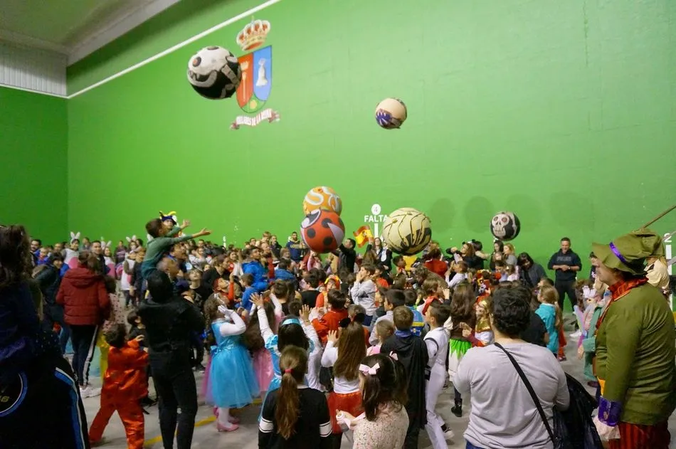 Foto 5 - &lsquo;Jolgorio del Bueno&rsquo; llena de diversi&oacute;n el Carnaval de Villares de la Reina