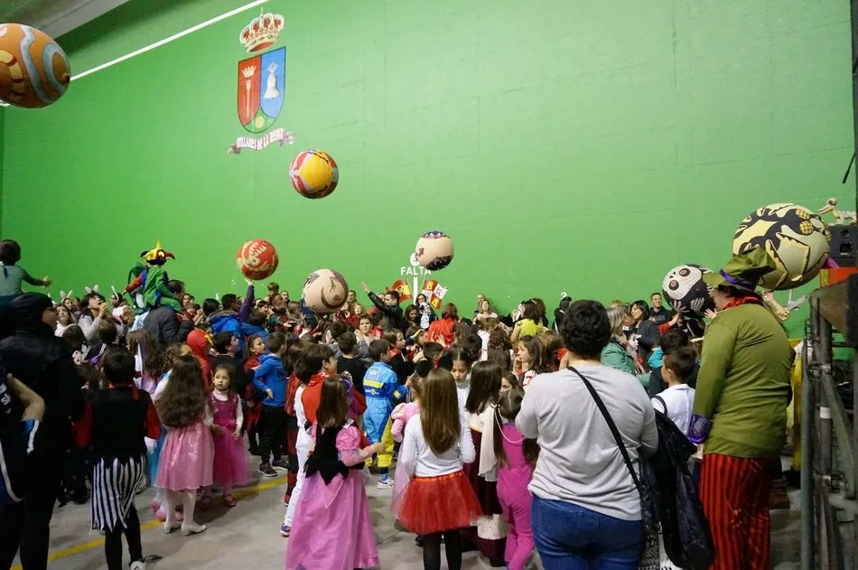 Foto 4 - &lsquo;Jolgorio del Bueno&rsquo; llena de diversi&oacute;n el Carnaval de Villares de la Reina