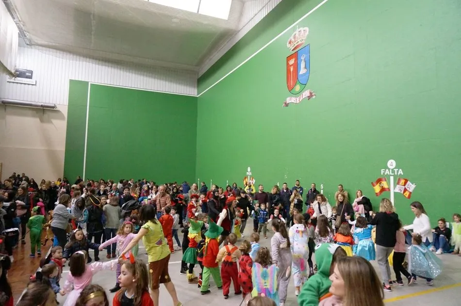 Foto 2 - &lsquo;Jolgorio del Bueno&rsquo; llena de diversi&oacute;n el Carnaval de Villares de la Reina