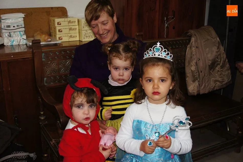 Foto 8 - Los m&aacute;s peque&ntilde;os de Ledrada disfrutan del carnaval