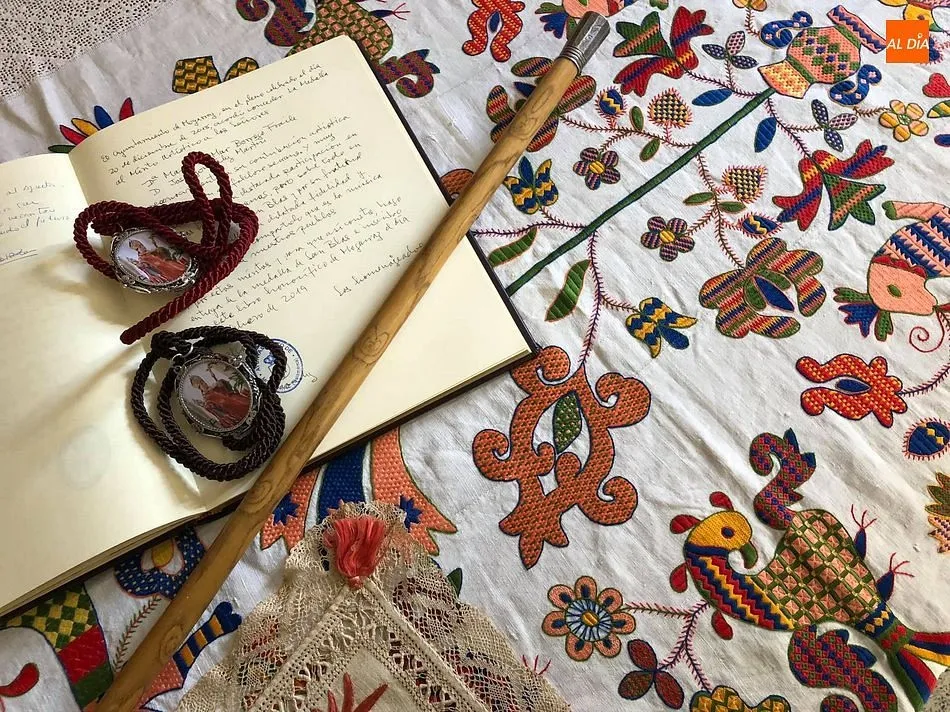 Foto 2 - Mogarraz celebra el D&iacute;a de la Mujer con un homenaje a las bordadoras