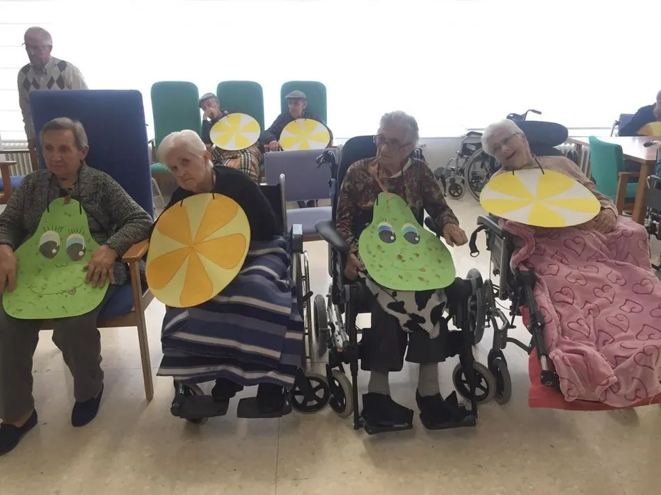 Foto 4 - Colorido Carnaval en la residencia municipal de mayores de Vitigudino  