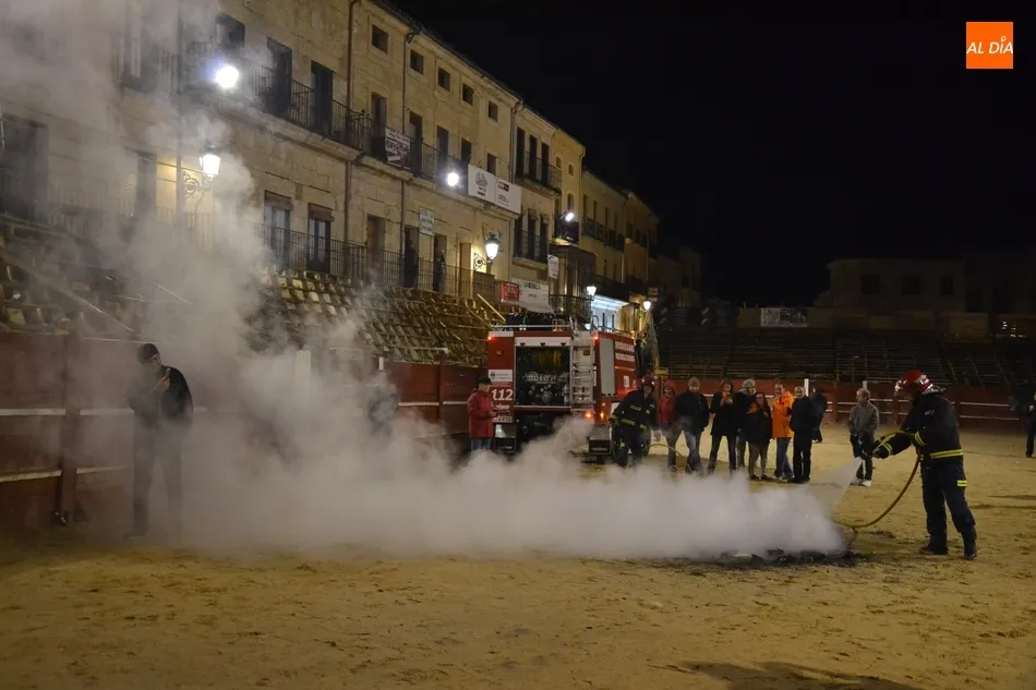 Foto 9 - &Eacute;xito rotundo del estreno del Pasacalles de Cenizos pese a la lluvia  
