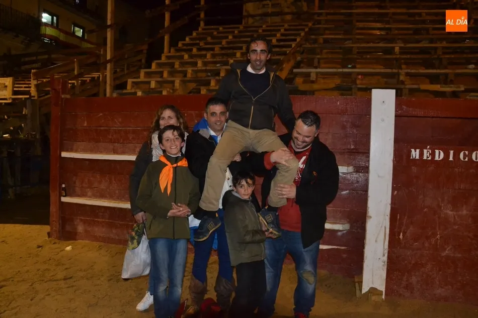 Foto 2 - &Eacute;xito rotundo del estreno del Pasacalles de Cenizos pese a la lluvia  