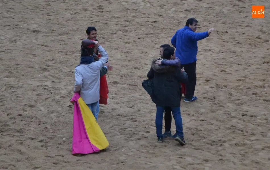 Foto 10 - Recortadores y maletillas cierran el Carnaval escenificando la &lsquo;paz&rsquo; entre ambos colectivos  