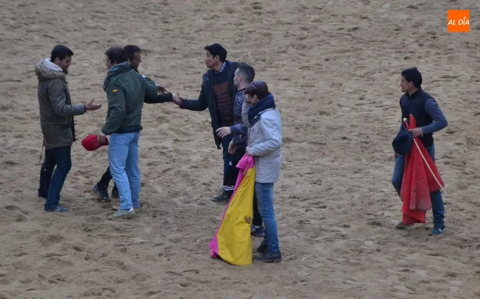 Foto 8 - Recortadores y maletillas cierran el Carnaval escenificando la &lsquo;paz&rsquo; entre ambos colectivos  