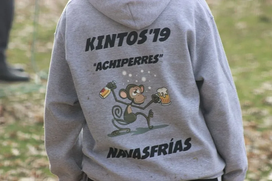 Foto 3 - Los Quintos 2019 de Navasfr&iacute;as corren las cintas  