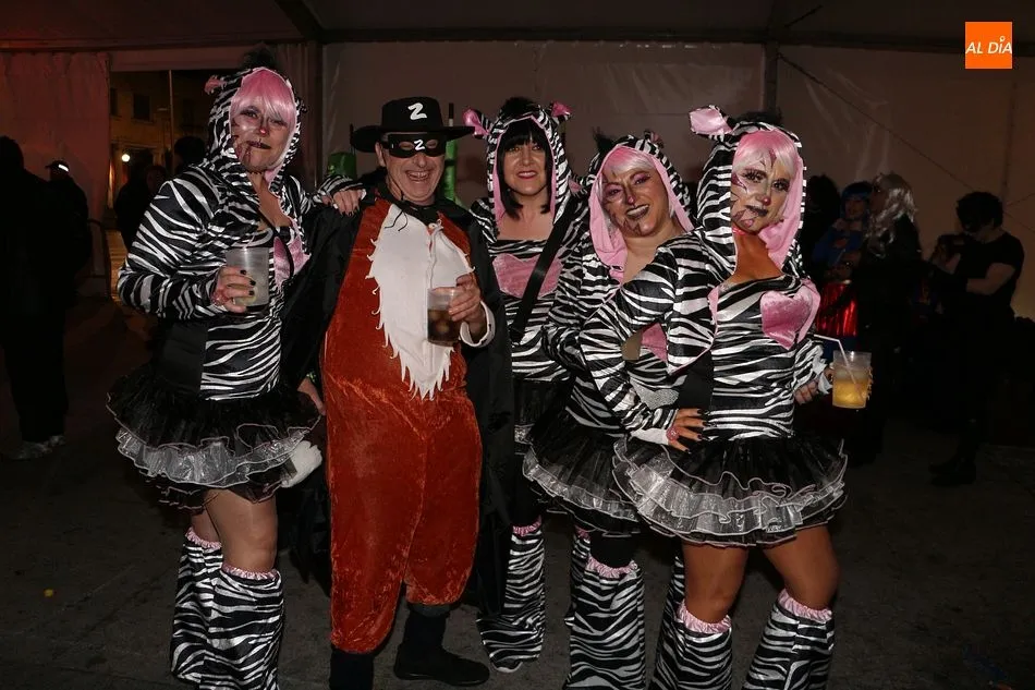 Foto 10 - El Steampunk y las Hero&iacute;nas del Bosque ganan el concurso de disfraces de Guijuelo