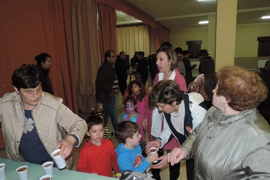 Foto 3 - Aldearrubia celebra el carnaval con disfraces, poes&iacute;a y sardinas