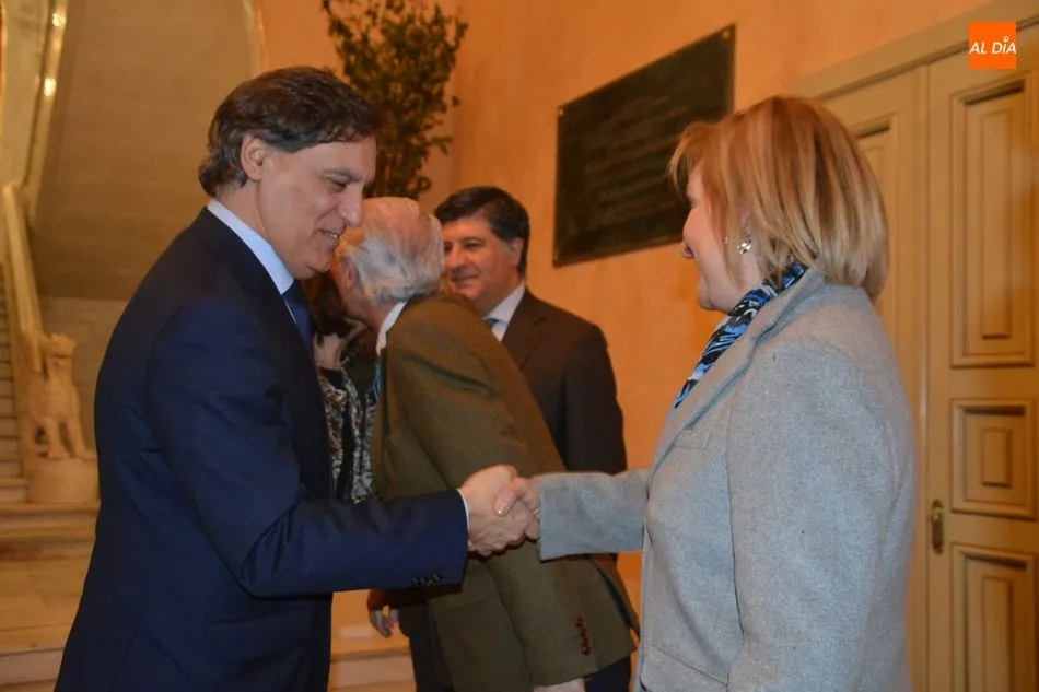 Foto 4 - El alcalde reconoce y ensalza a&nbsp;los m&eacute;dicos que han obtenido mejores notas en el MIR