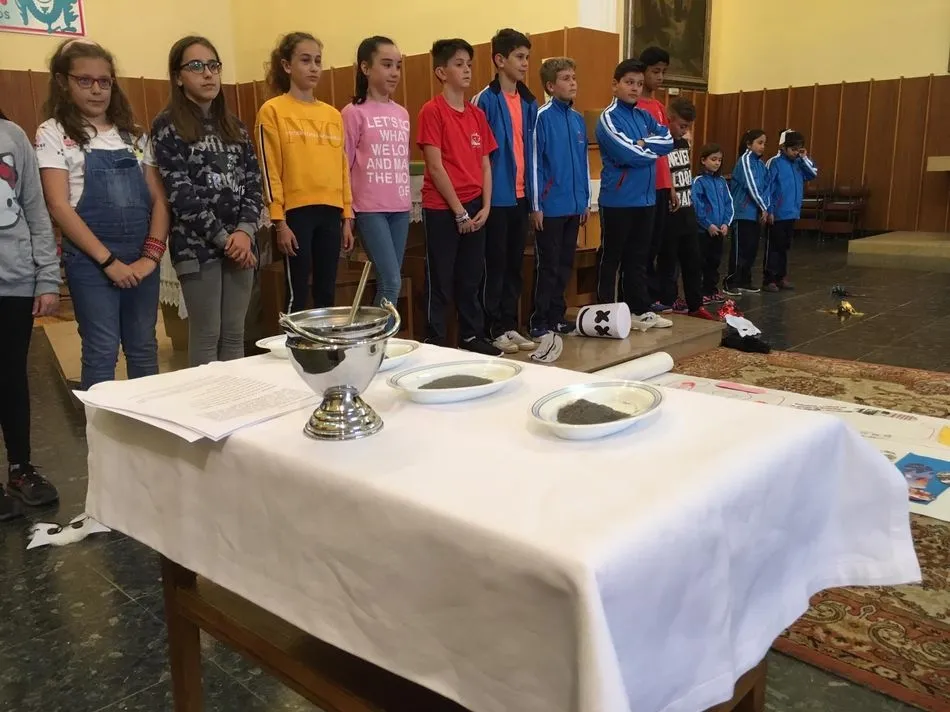 Foto 8 - El Colegio San Agust&iacute;n inicia la Cuaresma con la celebraci&oacute;n de la imposici&oacute;n de la ceniza  