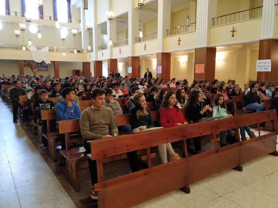 Foto 6 - El Colegio San Agust&iacute;n inicia la Cuaresma con la celebraci&oacute;n de la imposici&oacute;n de la ceniza  